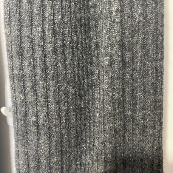Halogen Grey 100% Cashmere Scarf - Picture 3 of 3